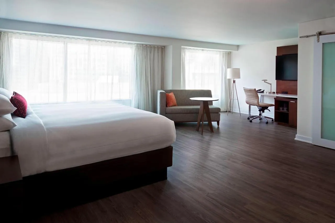 Toronto Marriott City Centre Hotel 4*,